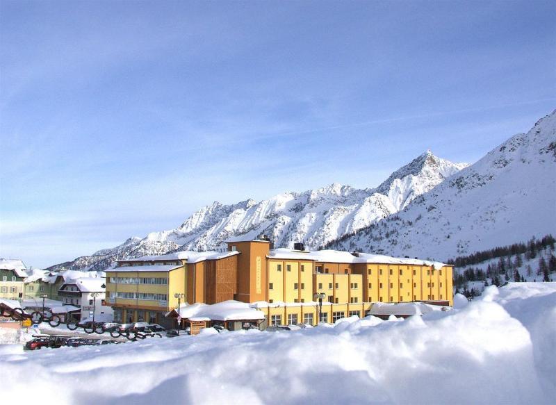 Grand Hotel Miramonti 파쏘델토날레 외부 사진